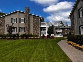 7 Williams Blvd in Lake Grove, NY - Building Photo