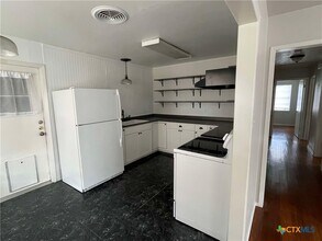 1005 Phil Ave in Copperas Cove, TX - Foto de edificio - Building Photo