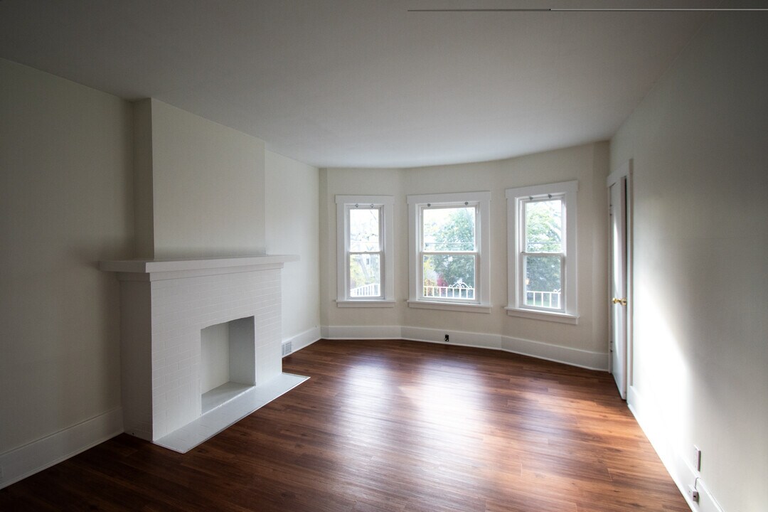 25 Sterling Ave, Unit Upper in Buffalo, NY - Foto de edificio