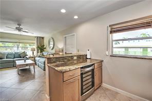 975 9th Ave S-Unit -22 in Naples, FL - Foto de edificio - Building Photo