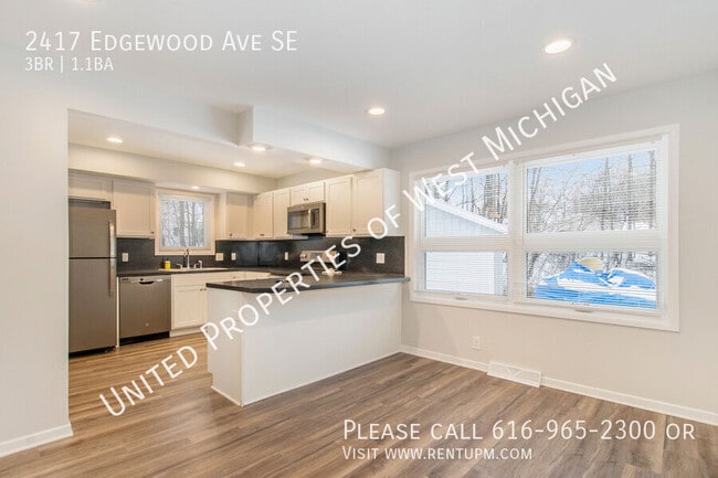 2417 Edgewood Ave SE in Grand Rapids, MI - Building Photo - Building Photo