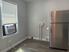 711 Chestnut Dr in High Point, NC - Building Photo - Building Photo