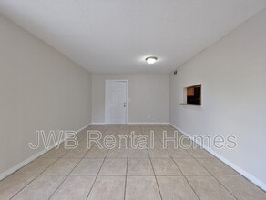 7201 Arlington Expy in Jacksonville, FL - Building Photo - Building Photo