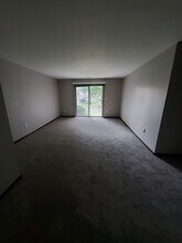 7625 W Donna Ct - 8 Unit in Milwaukee, WI - Building Photo - Interior Photo