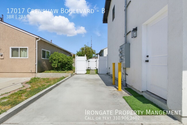 17017 Crenshaw Blvd in Torrance, CA - Building Photo - Building Photo