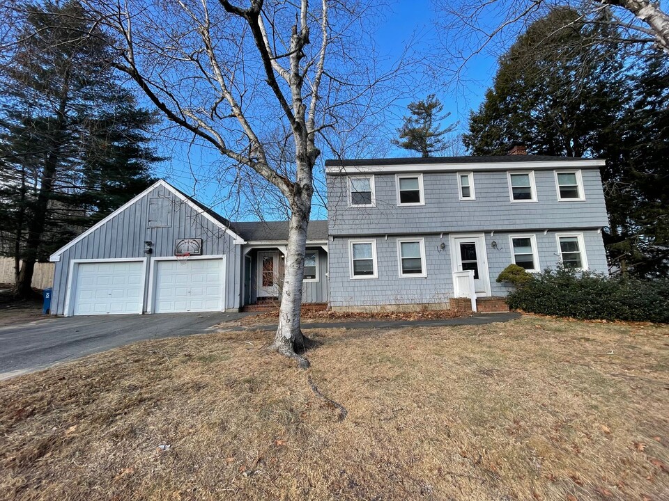 18 Patricia Ln in Portland, ME - Building Photo