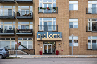 Lofts at Belmar Square in Lakewood, CO - Building Photo - Building Photo