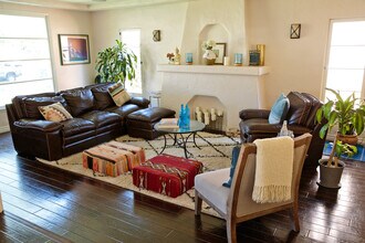 141 S Brighton St in Burbank, CA - Building Photo - Building Photo