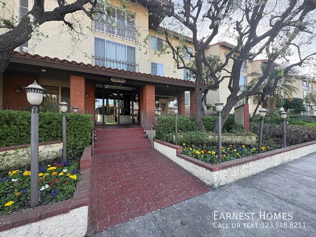 12830 Burbank Blvd in Los Angeles, CA - Building Photo - Building Photo
