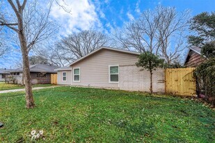 5755 Heron Dr in Houston, TX - Building Photo