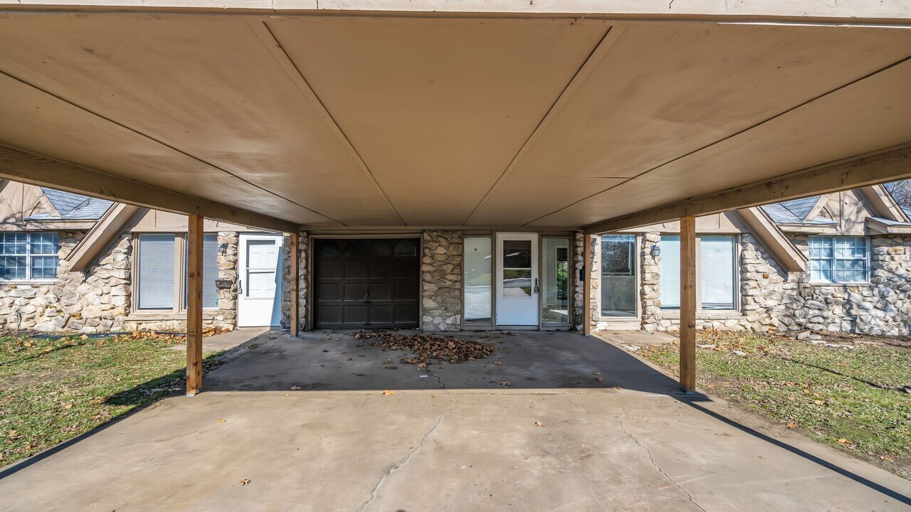 5803-5805 E 35th St in Tulsa, OK - Building Photo