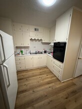 302 S Independence St, Unit F in Harrisonville, MO - Foto de edificio - Building Photo