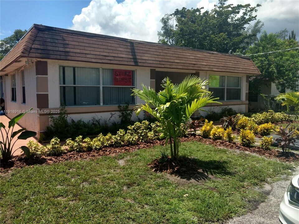 2750 NW 20th St in Fort Lauderdale, FL - Building Photo