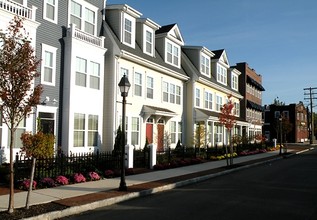 Chelsea Place in Bay Shore, NY - Building Photo - Building Photo