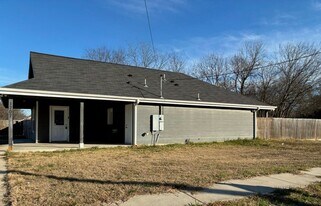 1707 Clark St in Greenville, TX - Building Photo