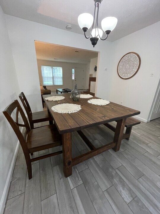 250 Mill Creek Pl in Roswell, GA - Building Photo