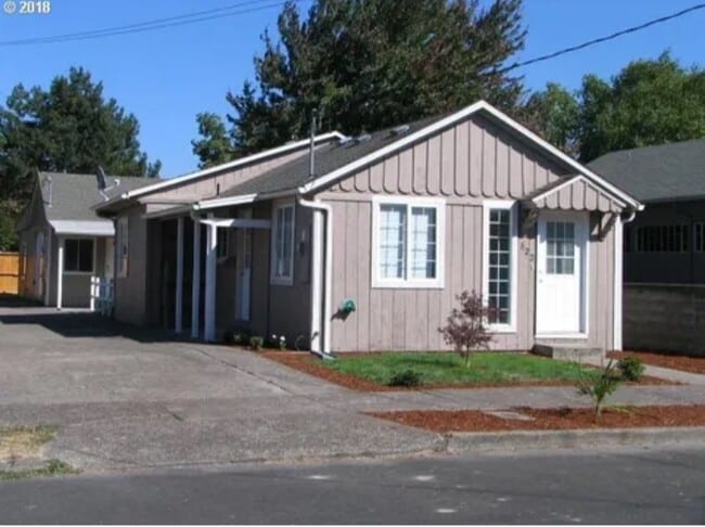 property at 822 NE Ford St
