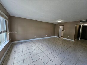 7490 Miami Lakes Dr in Miami Lakes, FL - Building Photo - Building Photo