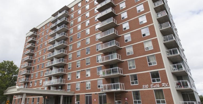 Portsmouth Place Centre in Kingston, ON - Building Photo