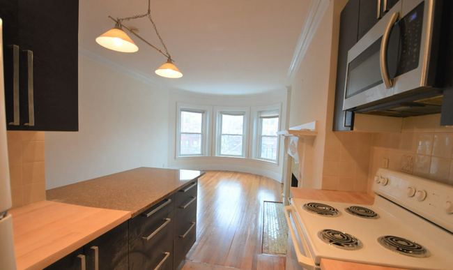 851 Beacon St, Unit 5 in Boston, MA - Building Photo - Building Photo