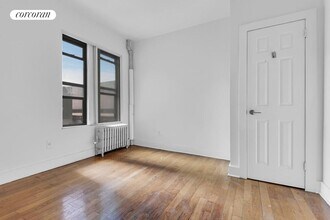 145 Borinquen Pl in Brooklyn, NY - Foto de edificio - Building Photo