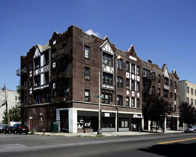 259-273 W 1st St in Mount Vernon, NY - Foto de edificio - Building Photo