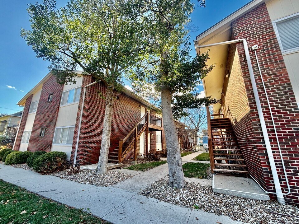 3330-3368-3368 Charlotte St in Kansas City, MO - Building Photo