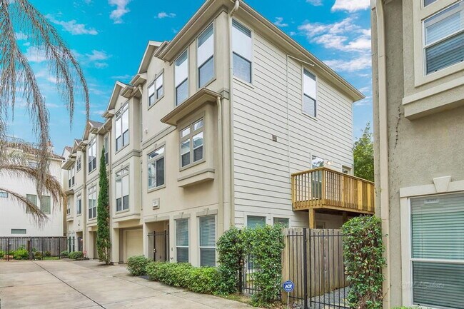 126 Detering St