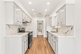 6118 Locke Ln in Corpus Christi, TX - Foto de edificio - Building Photo