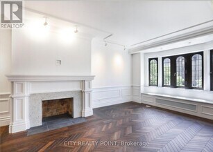 2 Clarendon Ave in Toronto, ON - Building Photo - Building Photo