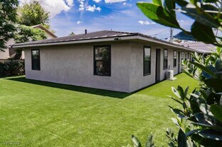 715 S 3rd St in Las Vegas, NV - Building Photo