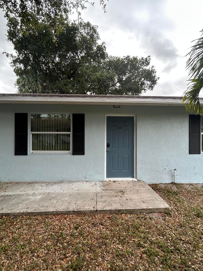 3045 Jackson Ave in Greenacres, FL - Building Photo - Building Photo
