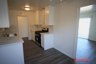 1912 Lacey St in Bakersfield, CA - Building Photo - Building Photo