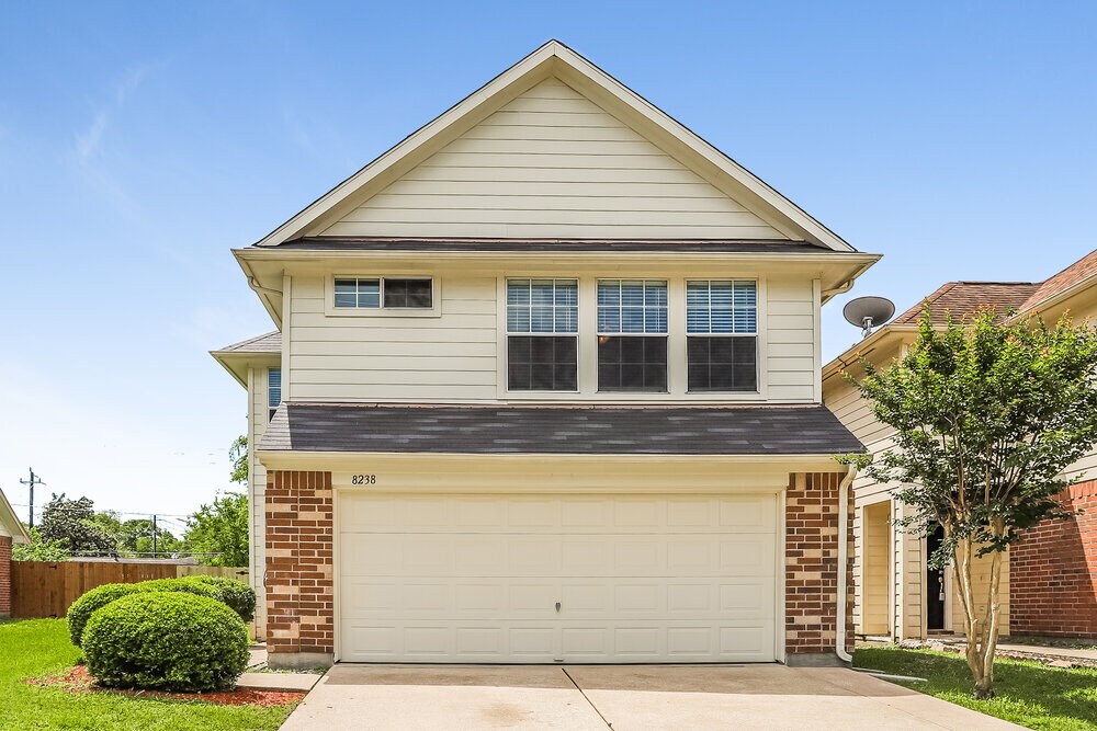 8238 Fuqua Gardens Dr in Houston, TX - Foto de edificio