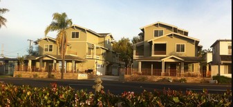 Foothill Courtyard Apartments