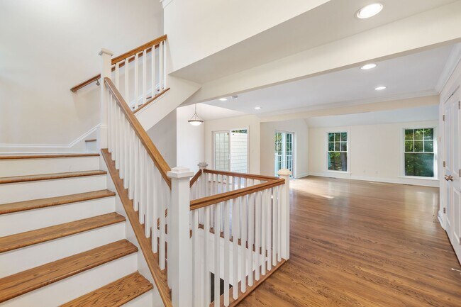 253 Weaver St in Greenwich, CT - Building Photo - Building Photo