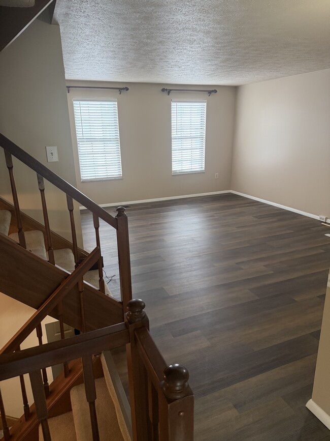 304 Sonnybrook Ct in Bethel Park, PA - Foto de edificio - Building Photo