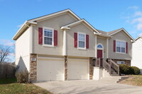 604 Fall Creek Dr in Belton, MO - Foto de edificio - Building Photo