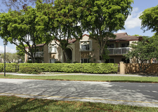 Village of Doral Place in Miami, FL - Building Photo - Building Photo