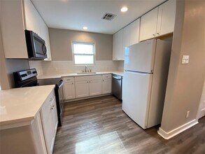 6402 Auburn Dr in Austin, TX - Building Photo - Building Photo