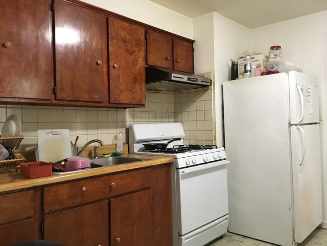 325 Charles St in Rockville, MD - Building Photo - Building Photo