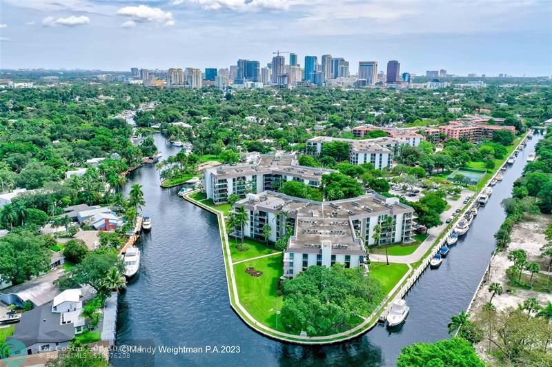 1000 River Reach Dr in Fort Lauderdale, FL - Foto de edificio