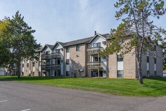 Norway Pines Apartments in Sartell, MN - Foto de edificio - Building Photo