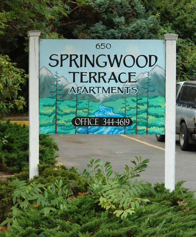 Springwood Terrace Apartments in Springfield, OR - Building Photo - Building Photo