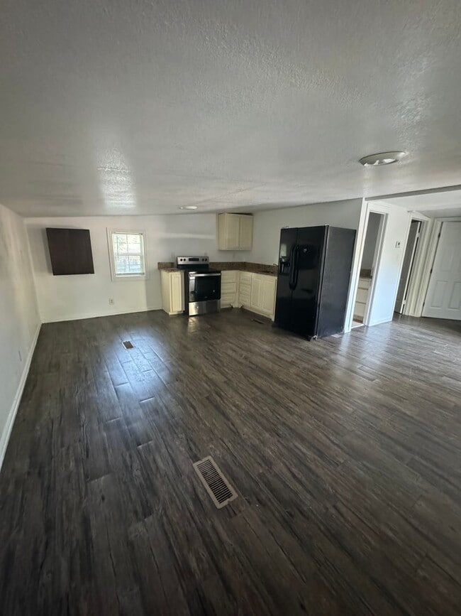 property at 2730 S Jennings Ave