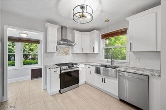 2924 Brighton Rd in Shaker Heights, OH - Building Photo - Building Photo