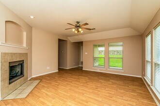 317 Creekview Dr in Anna, TX - Foto de edificio - Building Photo