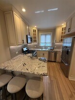 78-68 84th St in Queens, NY - Building Photo