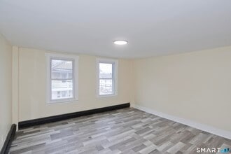 47 Maple Ave in Enfield, CT - Building Photo - Building Photo