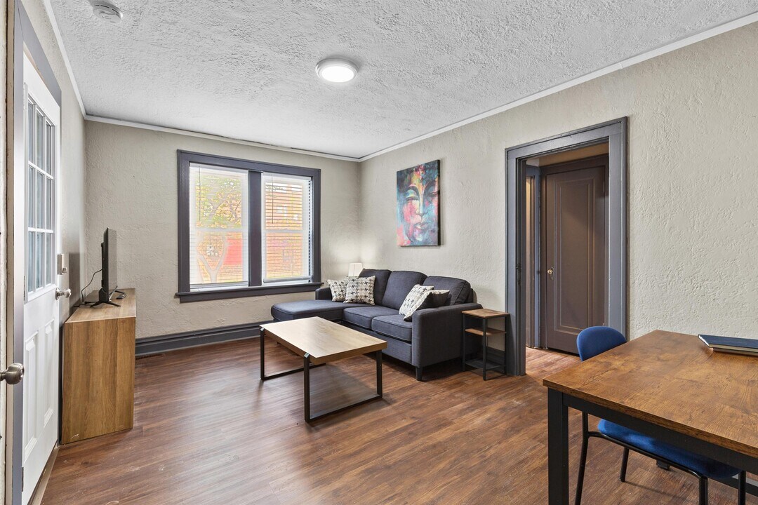 4733 Morgan Ford Rd, Unit 4 in St. Louis, MO - Building Photo